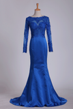 2024 bleu royal robes de bal à manches longues sirène / trompette en satin avec Applique Backless