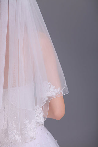 Attractive Deux-Tier Elbow nuptiale Longueur Voiles avec appliques