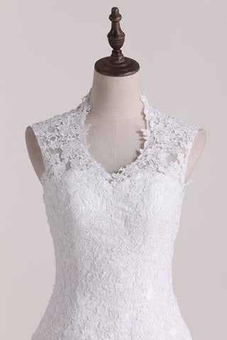 2024 Robe de mariée Halter Une ligne en dentelle et tulle avec appliques train chapelle