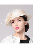 Superbe Cambric dames de plumes et de fleurs Fascinators