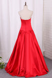 2024 Robes de bal asymétriques V Neck Satin Red