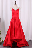 2024 Robes de bal asymétriques V Neck Satin Red