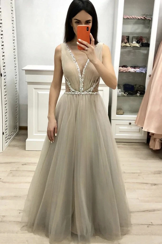 Robe de bal profonde sans manches à col en V avec perles, une robe longue en tulle