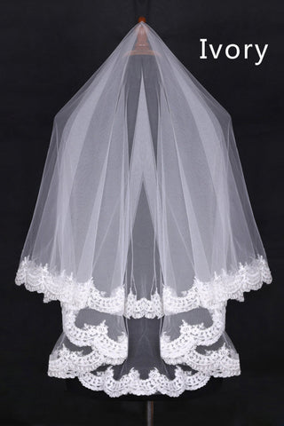 Deux-Tier Finger-Tip Longueur nuptiale Voiles Avec Applique