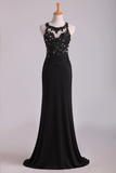 2024 Populaire noir Scoop gaine / colonne prom robes avec des perles et appliques