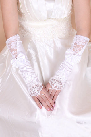 2024 Belle satin et dentelle longueur du coude Gants de mariée # ST0102