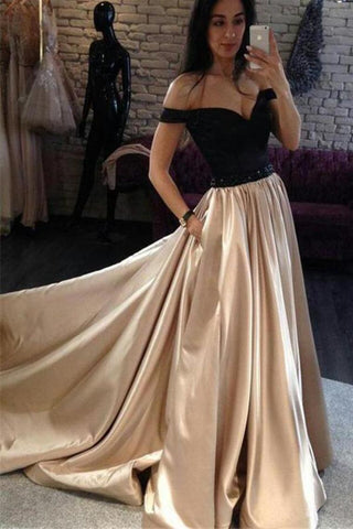 Robe de bal noire et champagne aux longues épaules