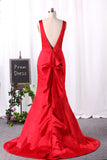 2024 V Neck Open Back Satin Mermaid Sweep Train Robes de soirée