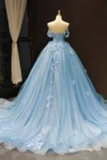 Robe de bal en tulle bleu clair avec épaule