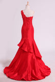 2024 Red One épaule sirène Robes de bal en taffetas avec appliques et perles